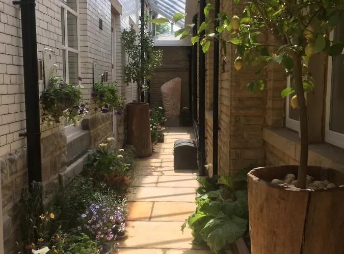 The Chapel Boutique Bed and Breakfast Χαρογκέιτ