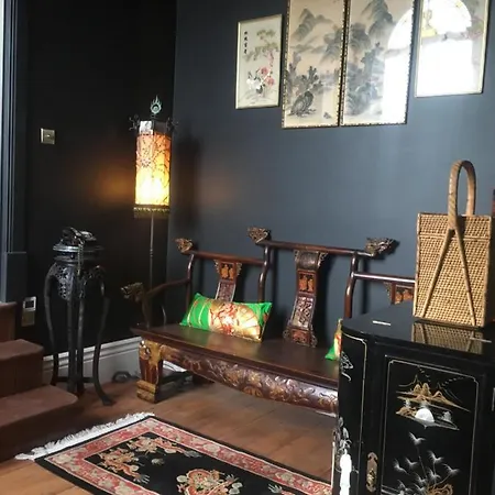 The Chapel Boutique * هاروغايت